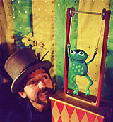 Photo from the puppet play: Simon with frog